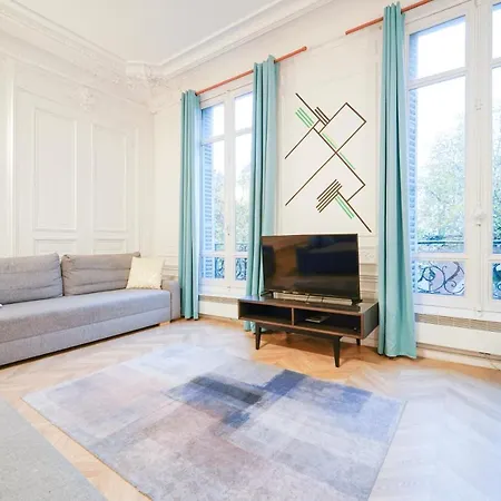 X Typical Next To Gare De Lyon G * Paris